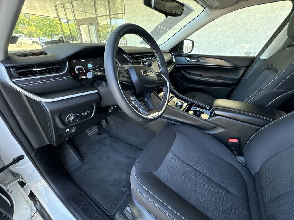 2023 Jeep Grand Cherokee Laredo 4x4