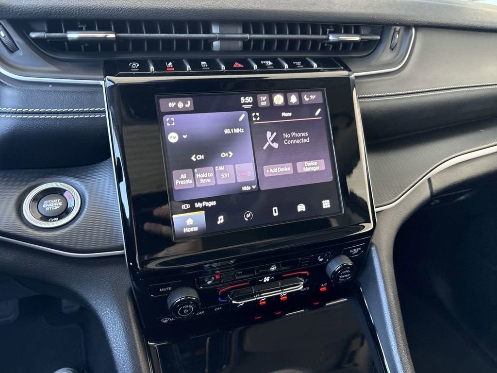 2023 Jeep Grand Cherokee Laredo 4x4