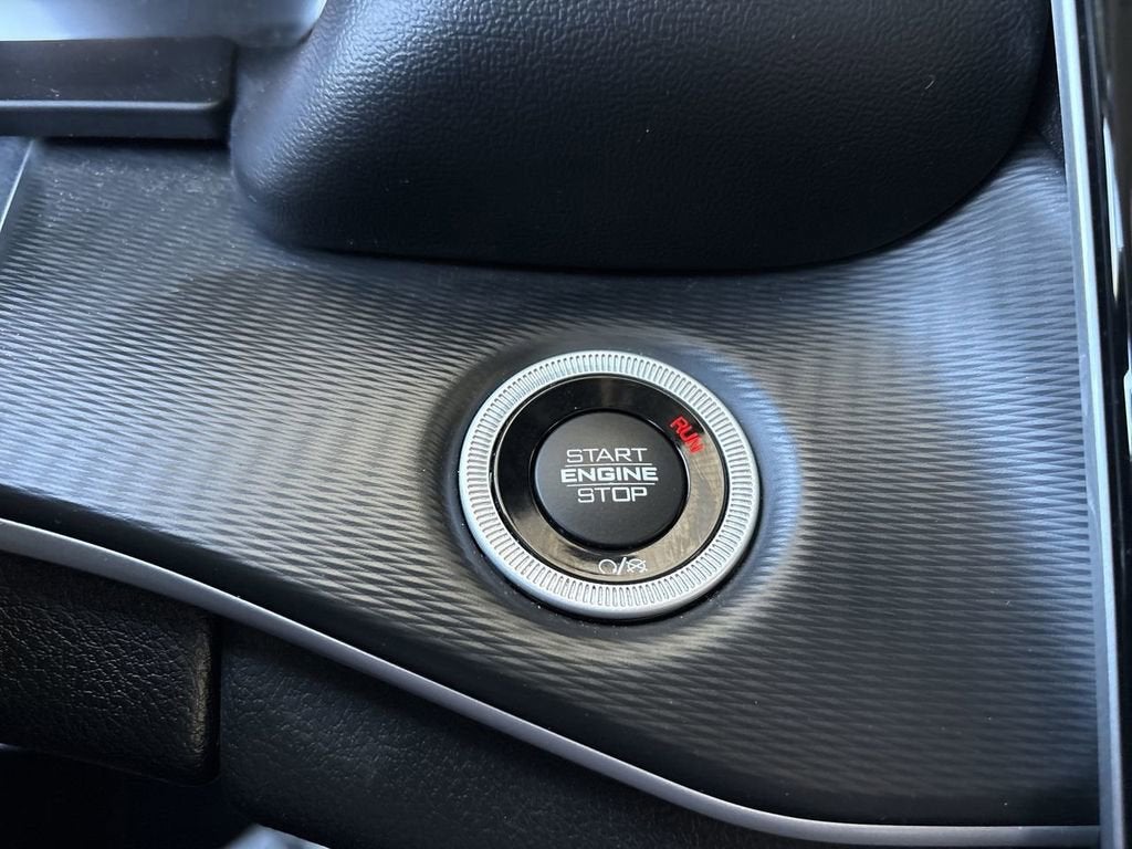 2023 Jeep Grand Cherokee Laredo 4x4