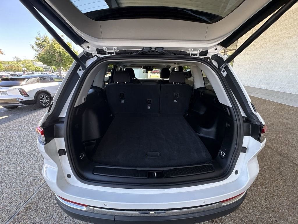 2023 Jeep Grand Cherokee Laredo 4x4