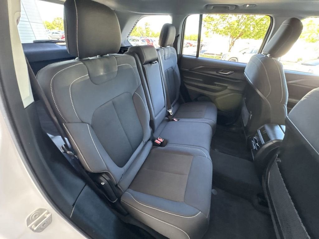 2023 Jeep Grand Cherokee Laredo 4x4