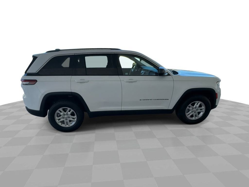 2023 Jeep Grand Cherokee Laredo 4x4