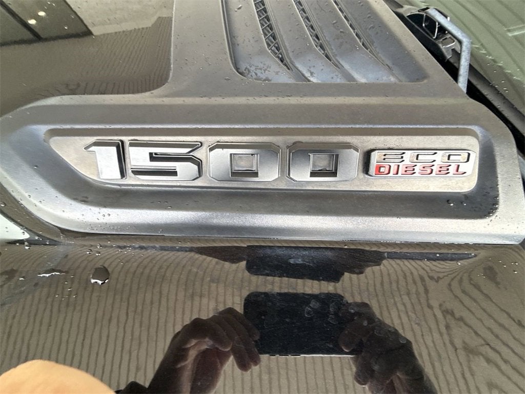 2022 RAM 1500 Laramie Crew Cab 4x4 5'7" Box