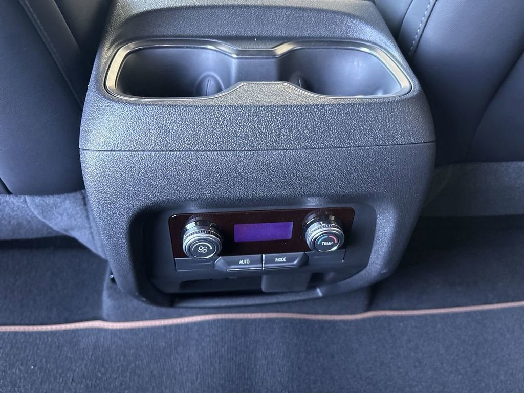 2025 GMC Acadia AT4