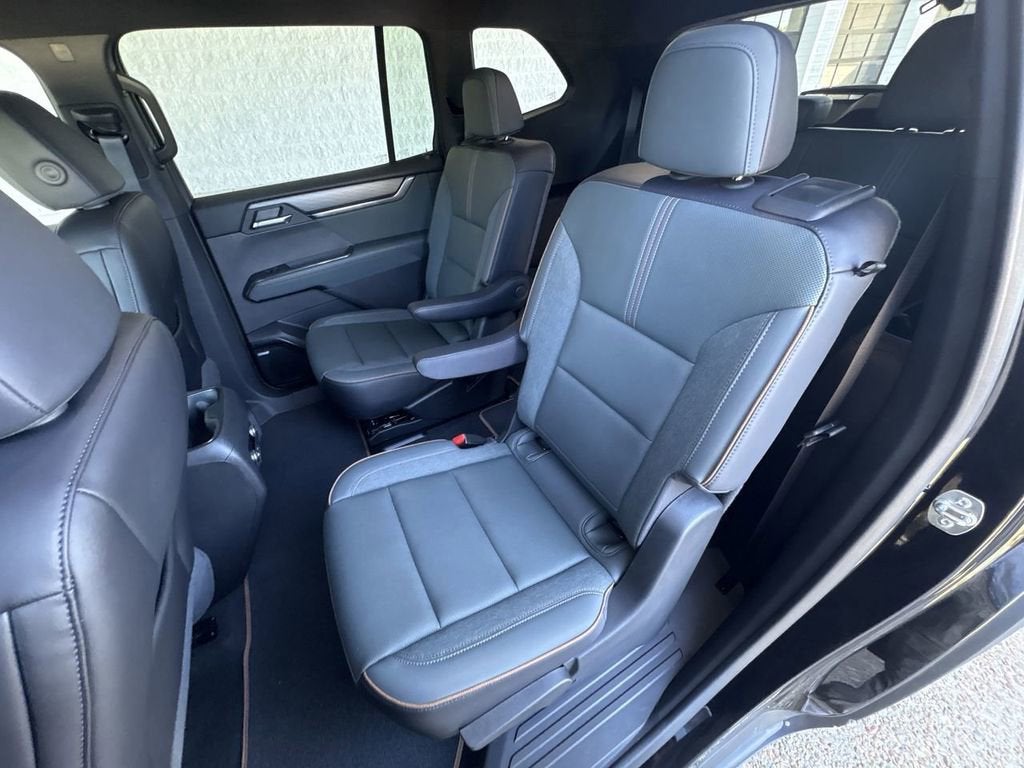 2025 GMC Acadia AT4