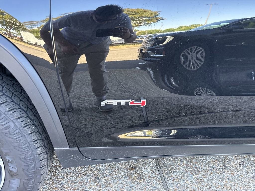 2025 GMC Acadia AT4
