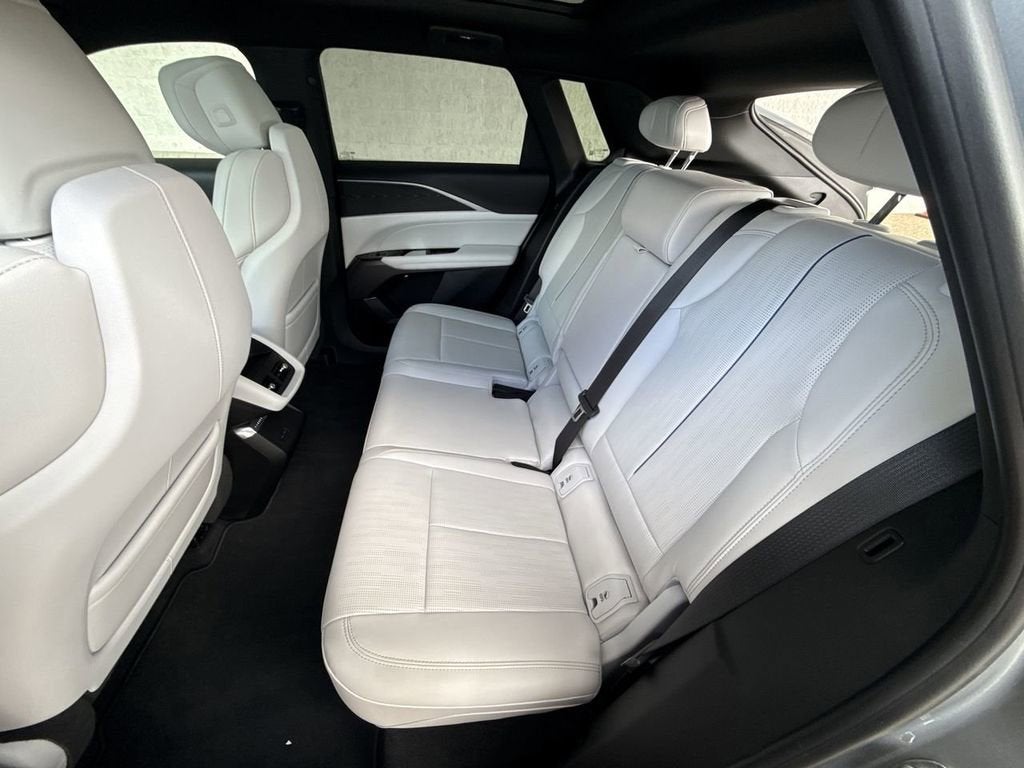 2025 Cadillac LYRIQ Luxury 1