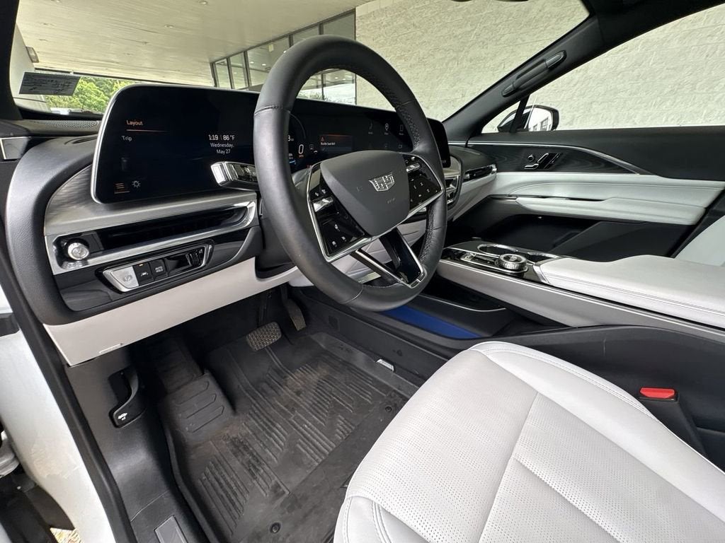 2024 Cadillac LYRIQ Luxury 1