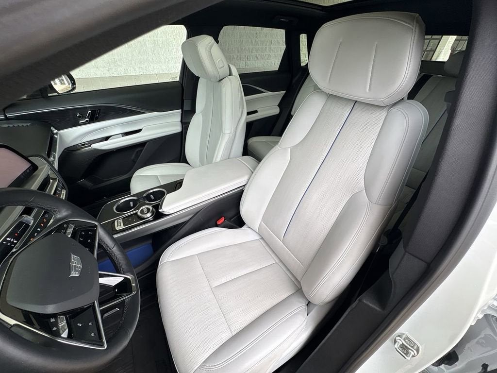 2024 Cadillac LYRIQ Luxury 1