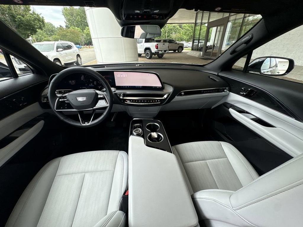 2024 Cadillac LYRIQ Luxury 1