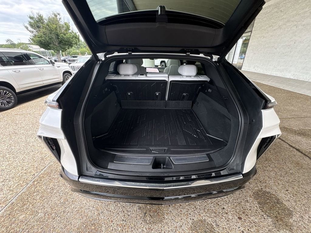 2024 Cadillac LYRIQ Luxury 1