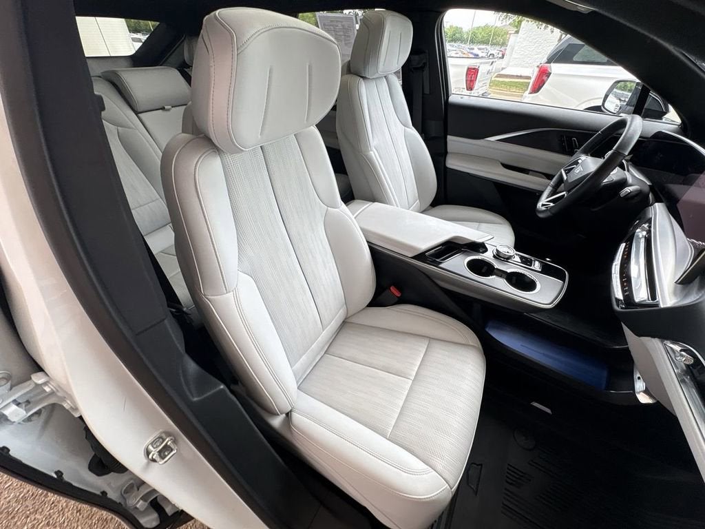 2024 Cadillac LYRIQ Luxury 1