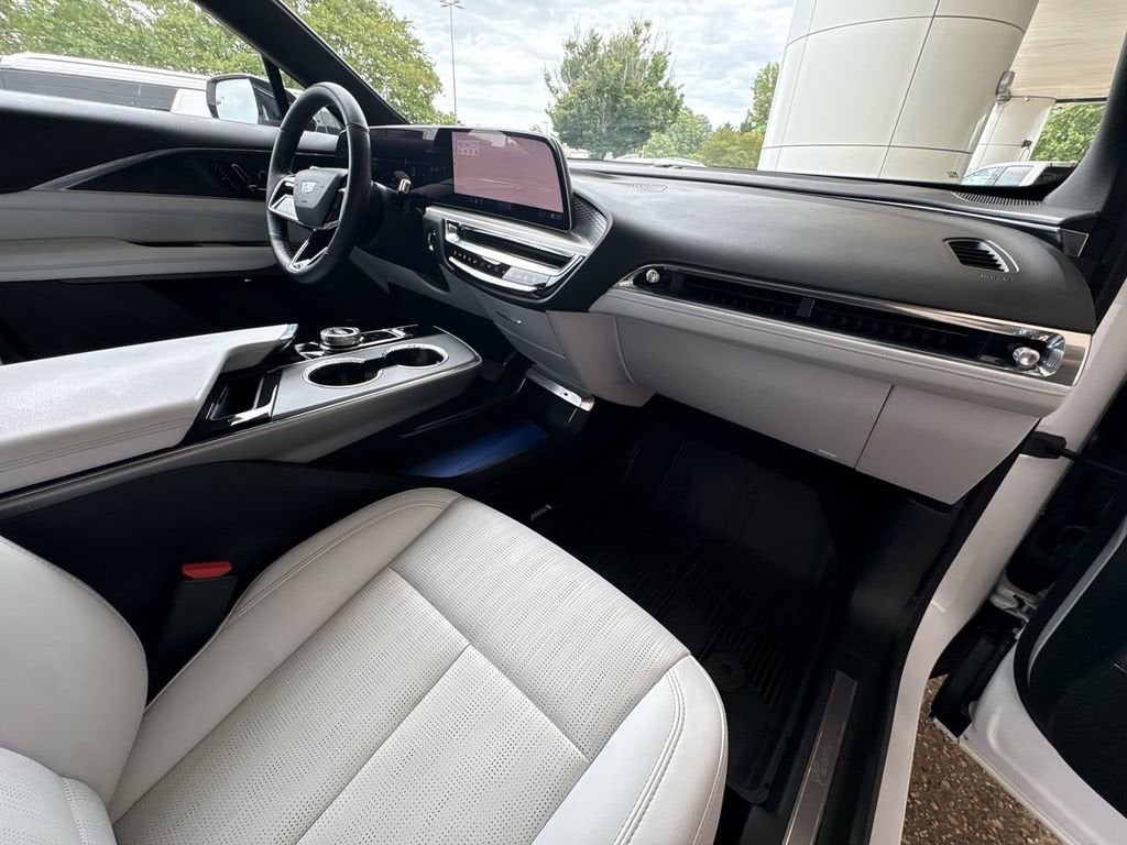 2024 Cadillac LYRIQ Luxury 1