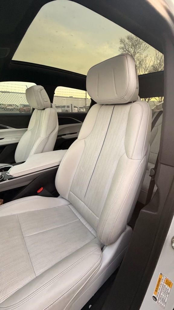 2024 Cadillac LYRIQ Luxury 1