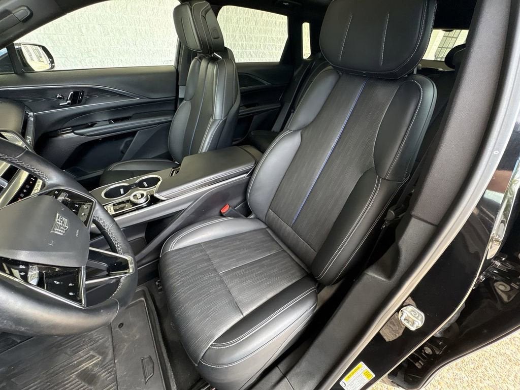 2024 Cadillac LYRIQ Luxury 1