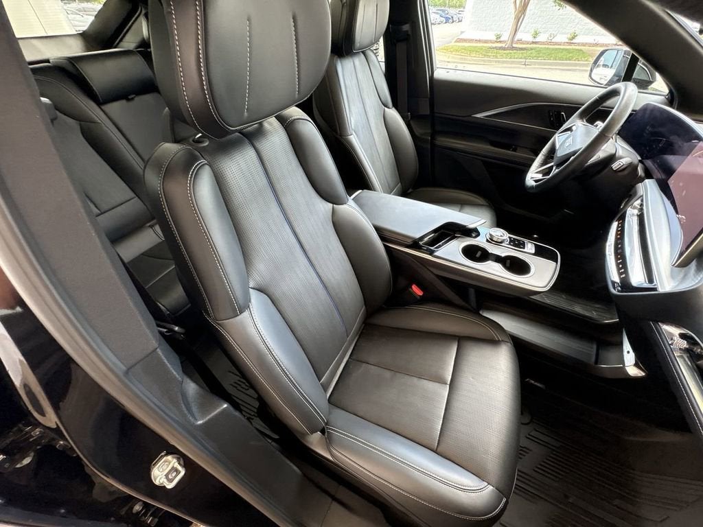 2024 Cadillac LYRIQ Luxury 1