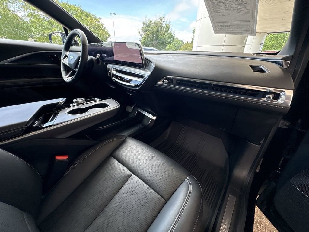 2024 Cadillac LYRIQ Luxury 1