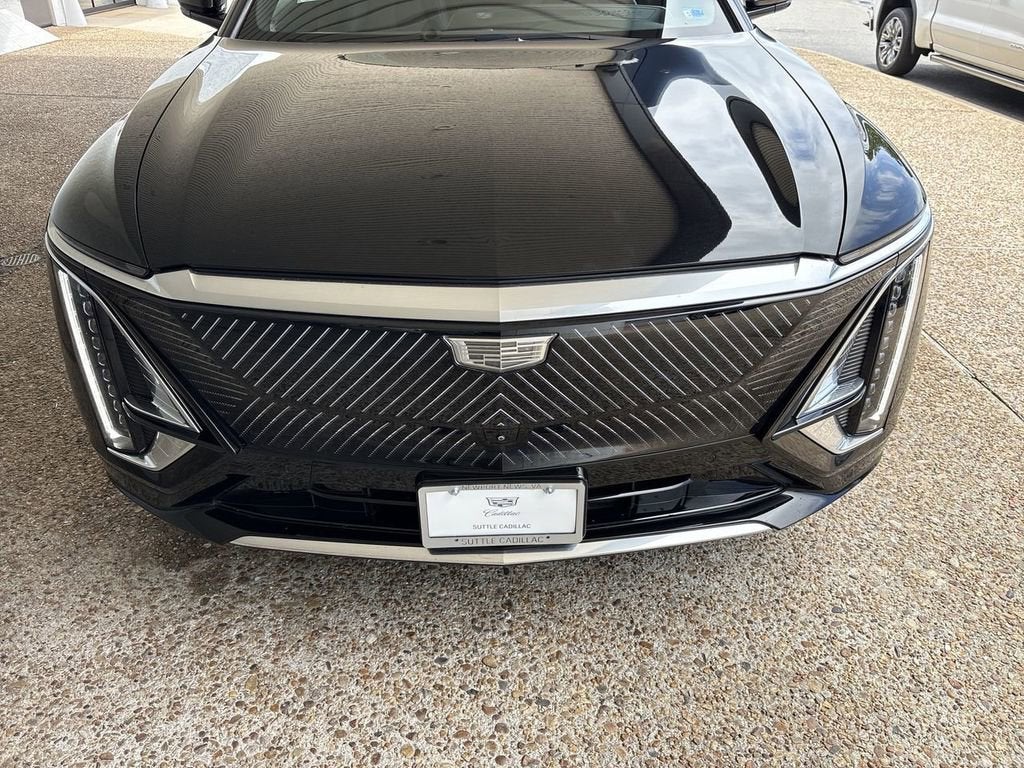 2024 Cadillac LYRIQ Luxury 1