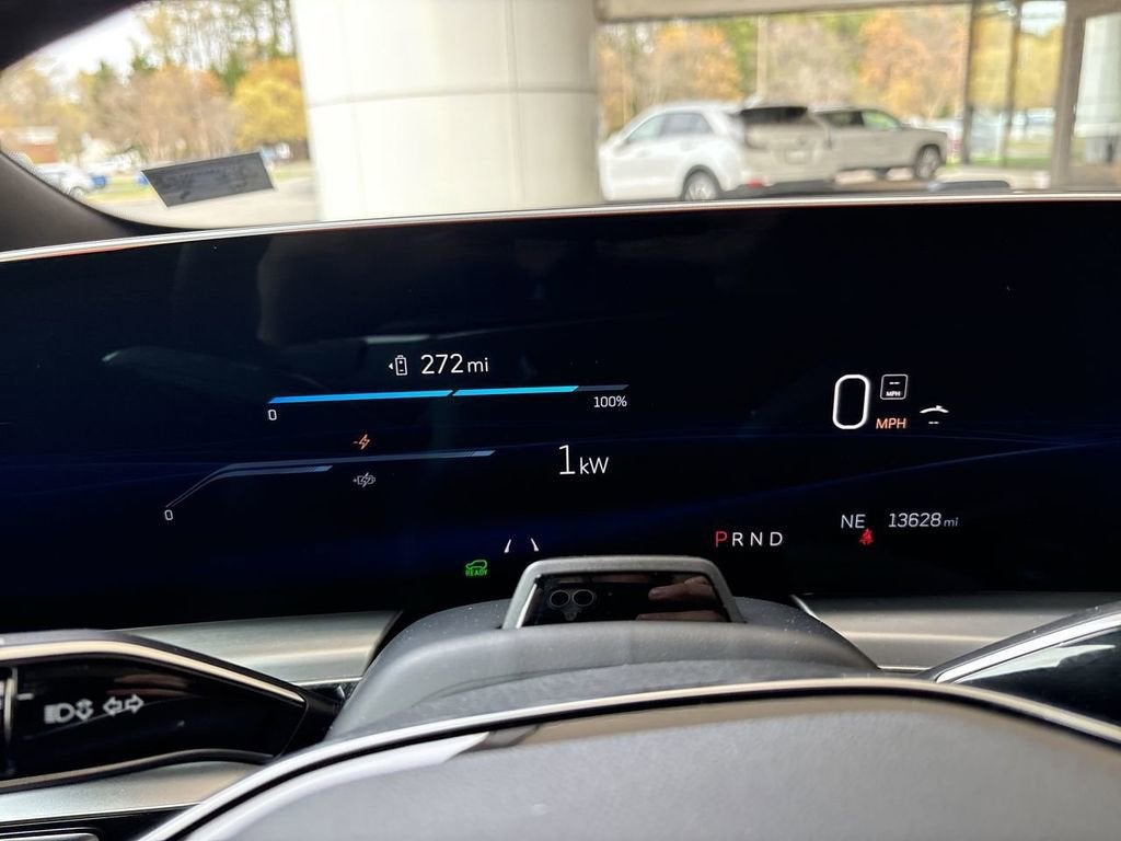 2025 Cadillac LYRIQ Luxury 2