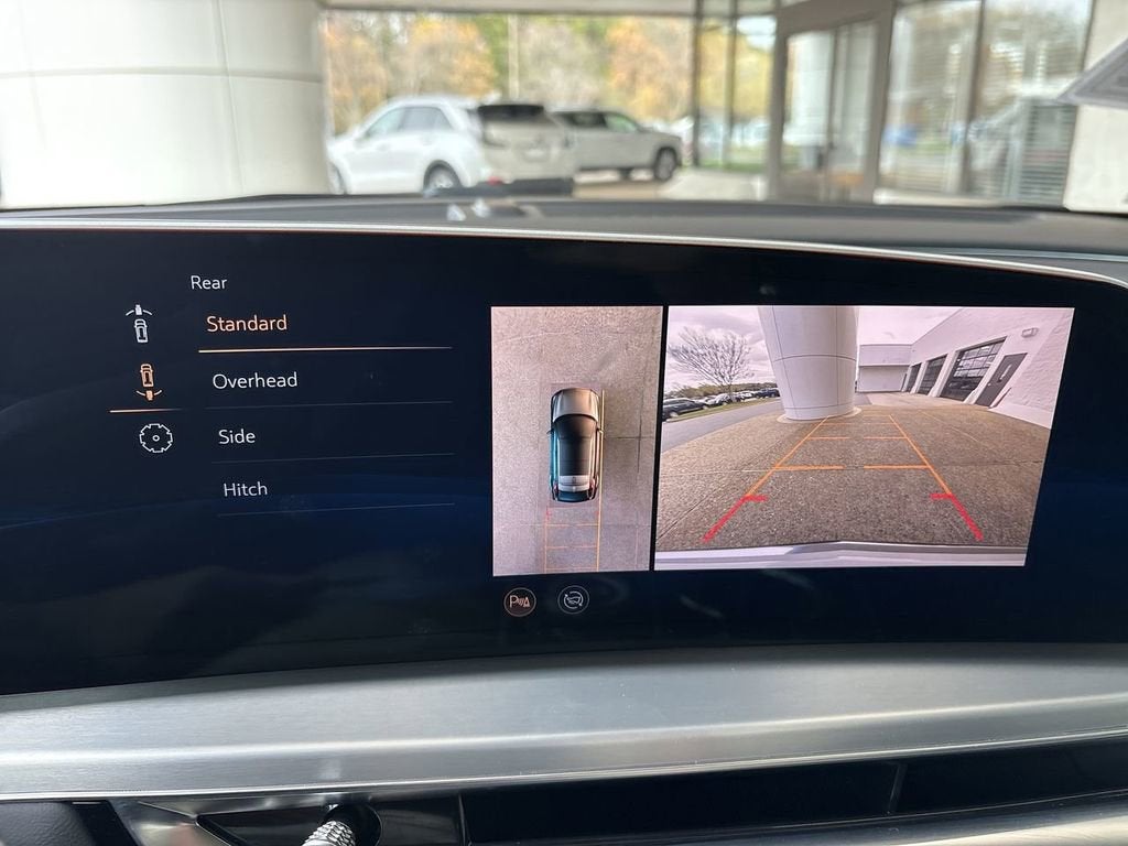 2025 Cadillac LYRIQ Luxury 2