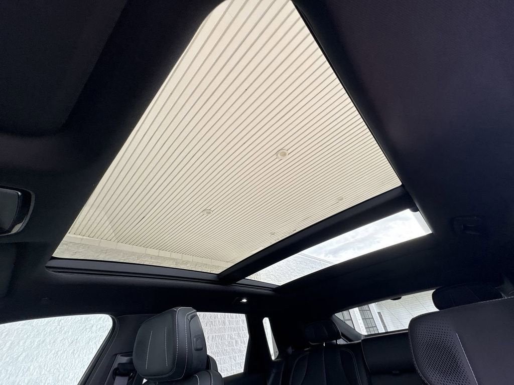 2025 Cadillac LYRIQ Luxury 2