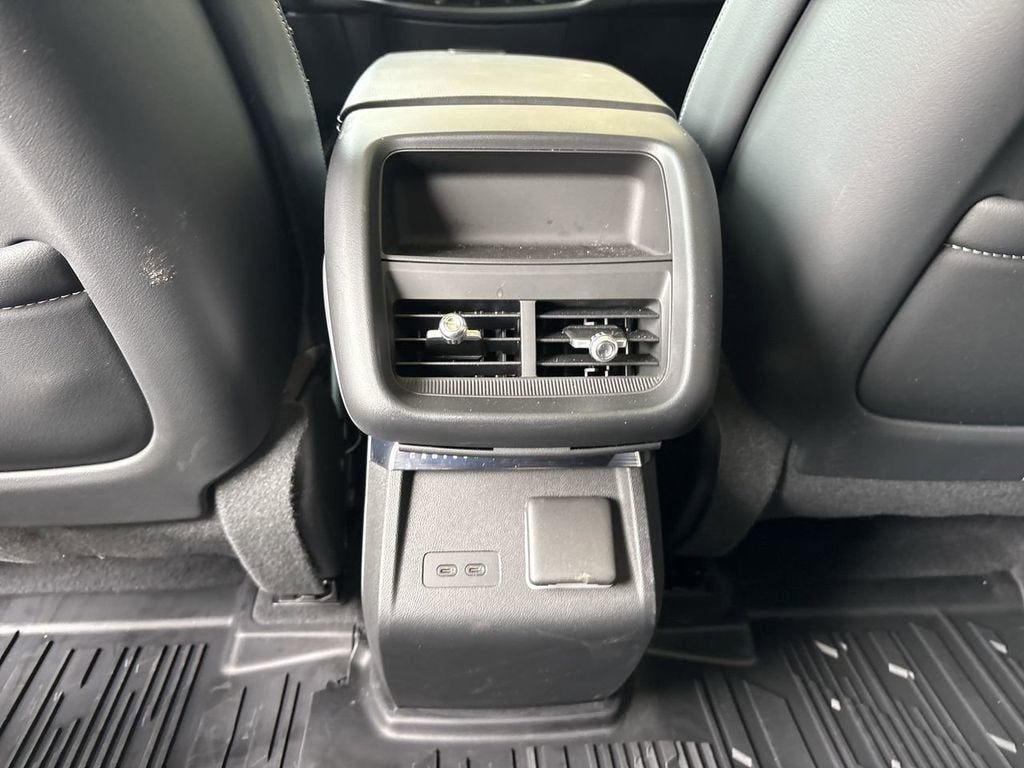 2025 Cadillac LYRIQ Luxury 2