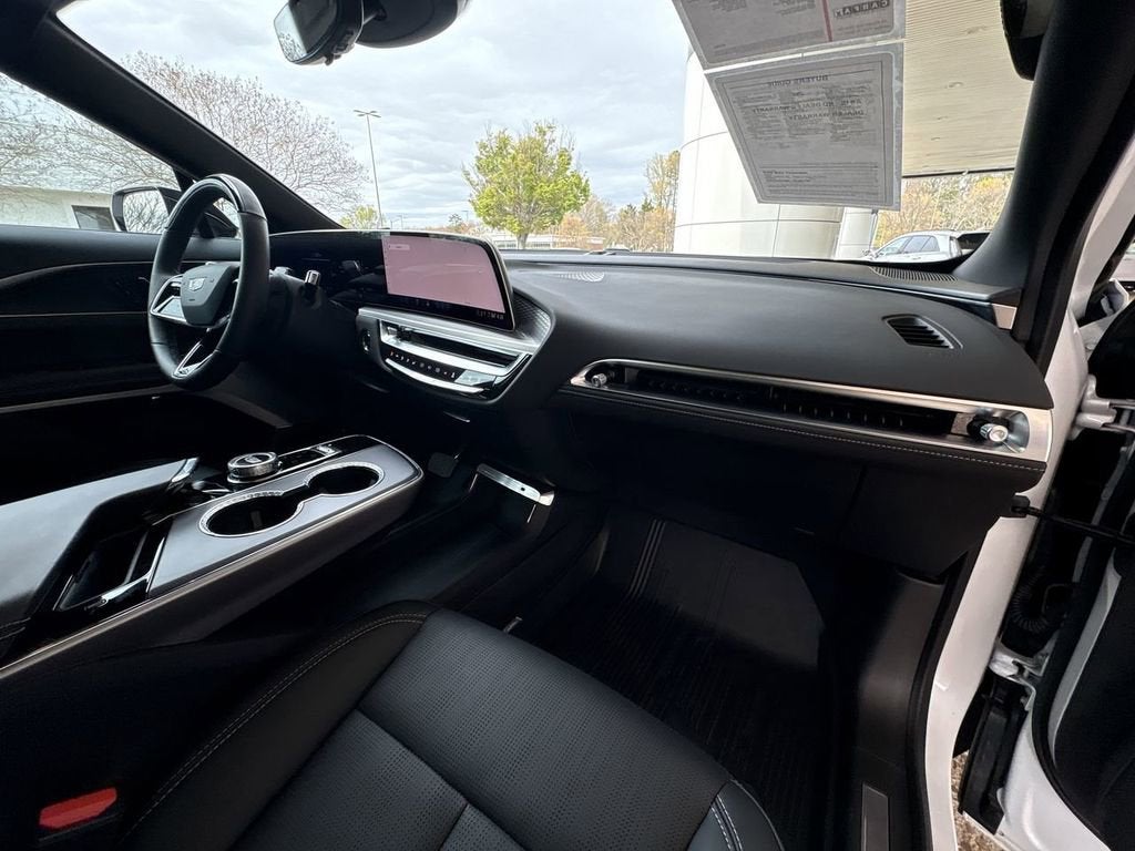 2025 Cadillac LYRIQ Luxury 2