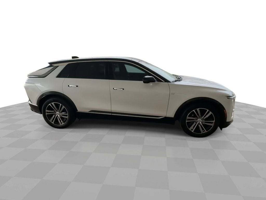 2025 Cadillac LYRIQ Luxury 2