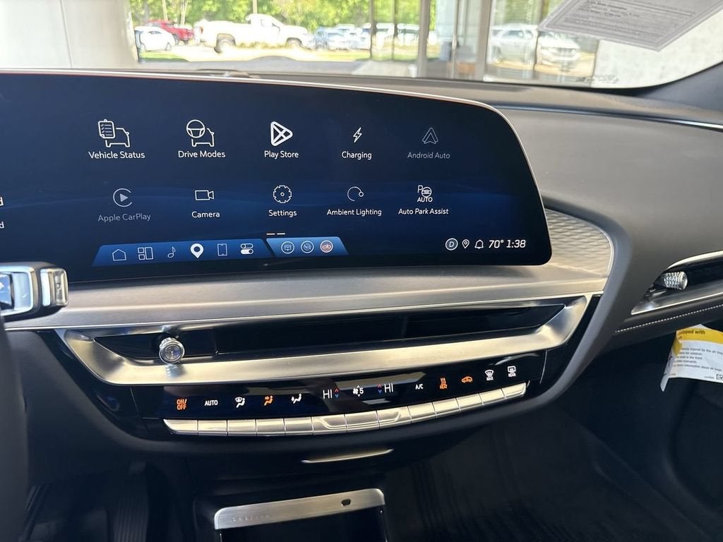 2025 Cadillac LYRIQ Luxury 3