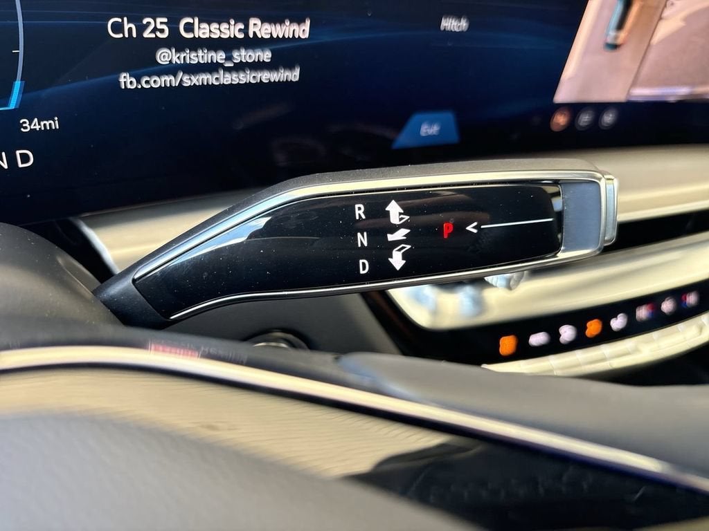 2025 Cadillac LYRIQ Luxury 3
