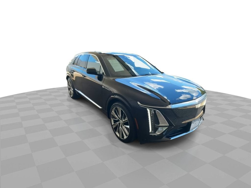 2025 Cadillac LYRIQ Luxury 3