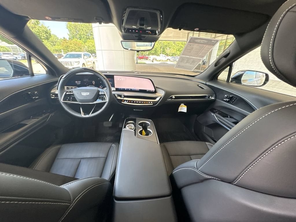 2025 Cadillac LYRIQ Luxury 3