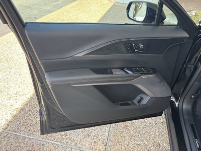 2025 Cadillac LYRIQ Luxury 3