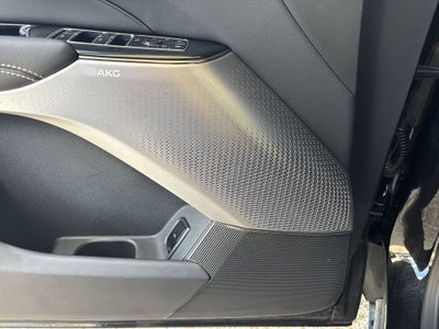 2025 Cadillac LYRIQ Luxury 3