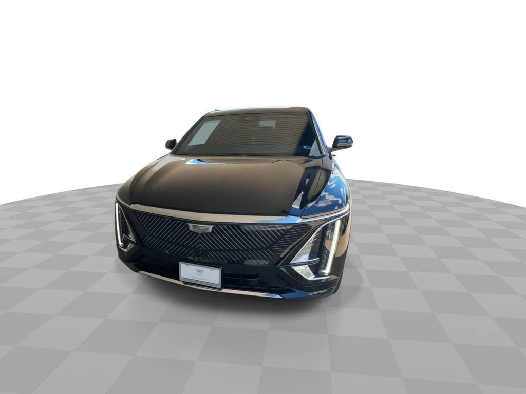 2025 Cadillac LYRIQ Luxury 3