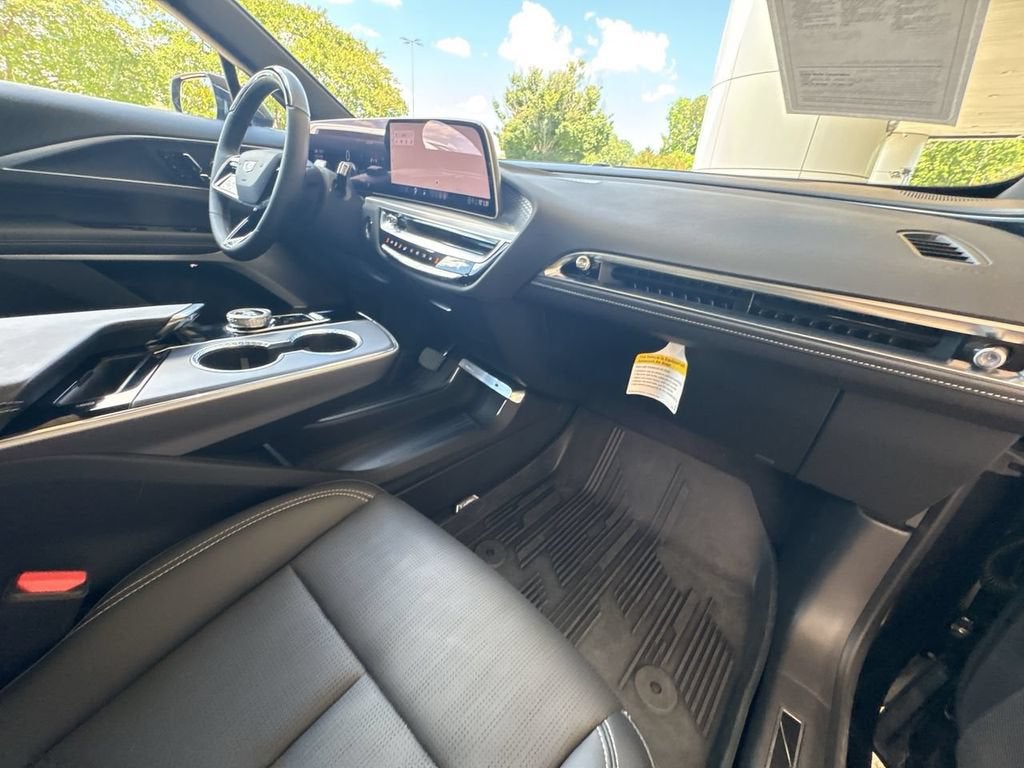 2025 Cadillac LYRIQ Luxury 3