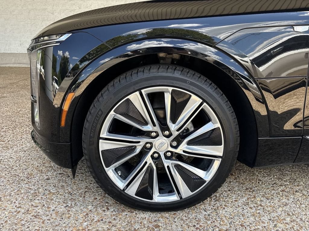 2025 Cadillac LYRIQ Luxury 3