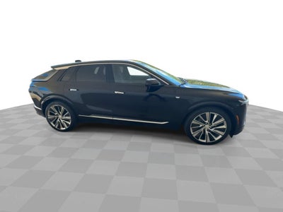 2025 Cadillac LYRIQ Luxury 3