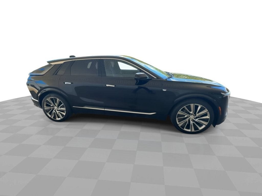 2025 Cadillac LYRIQ Luxury 3