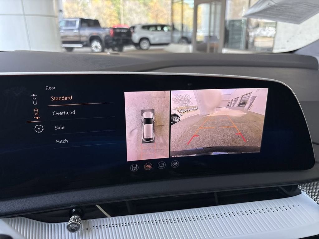 2025 Cadillac OPTIQ Luxury 2