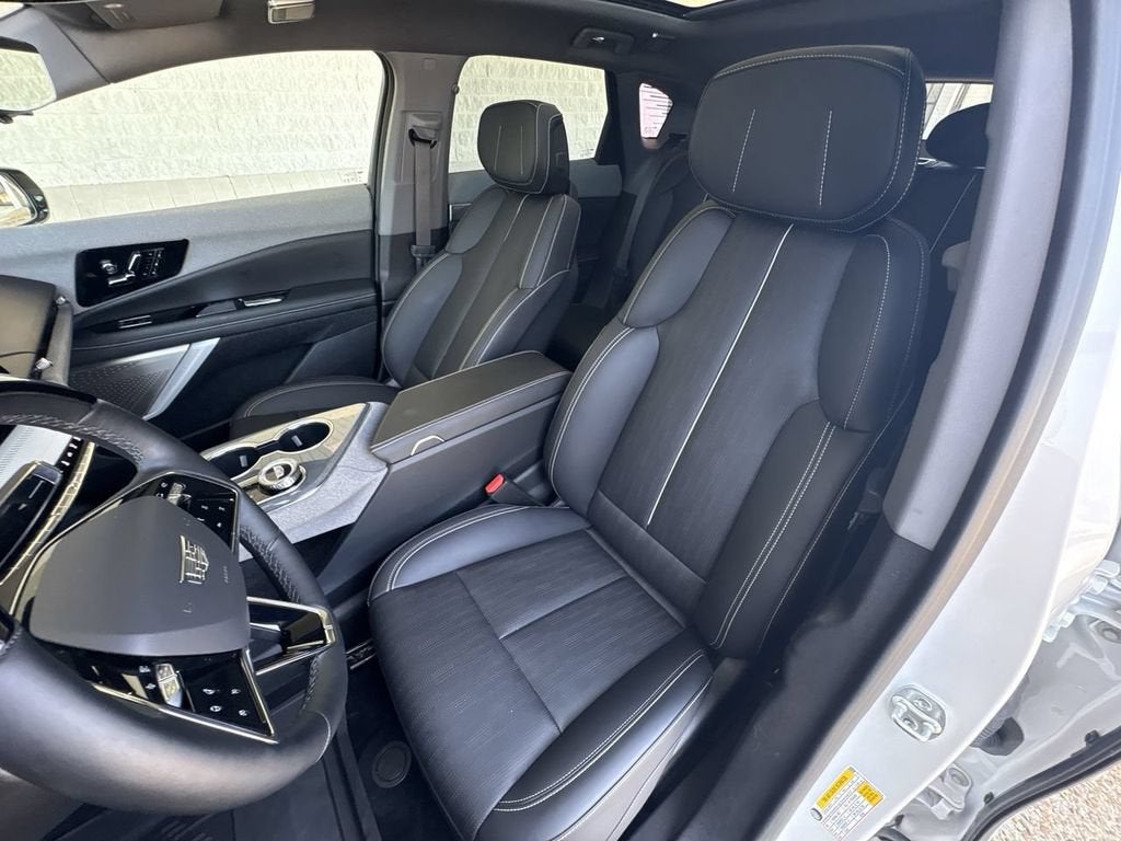 2025 Cadillac OPTIQ Luxury 2