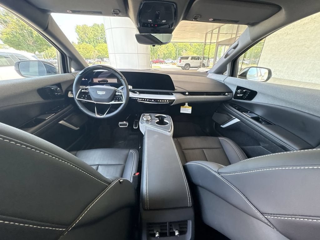 2025 Cadillac OPTIQ Luxury 2