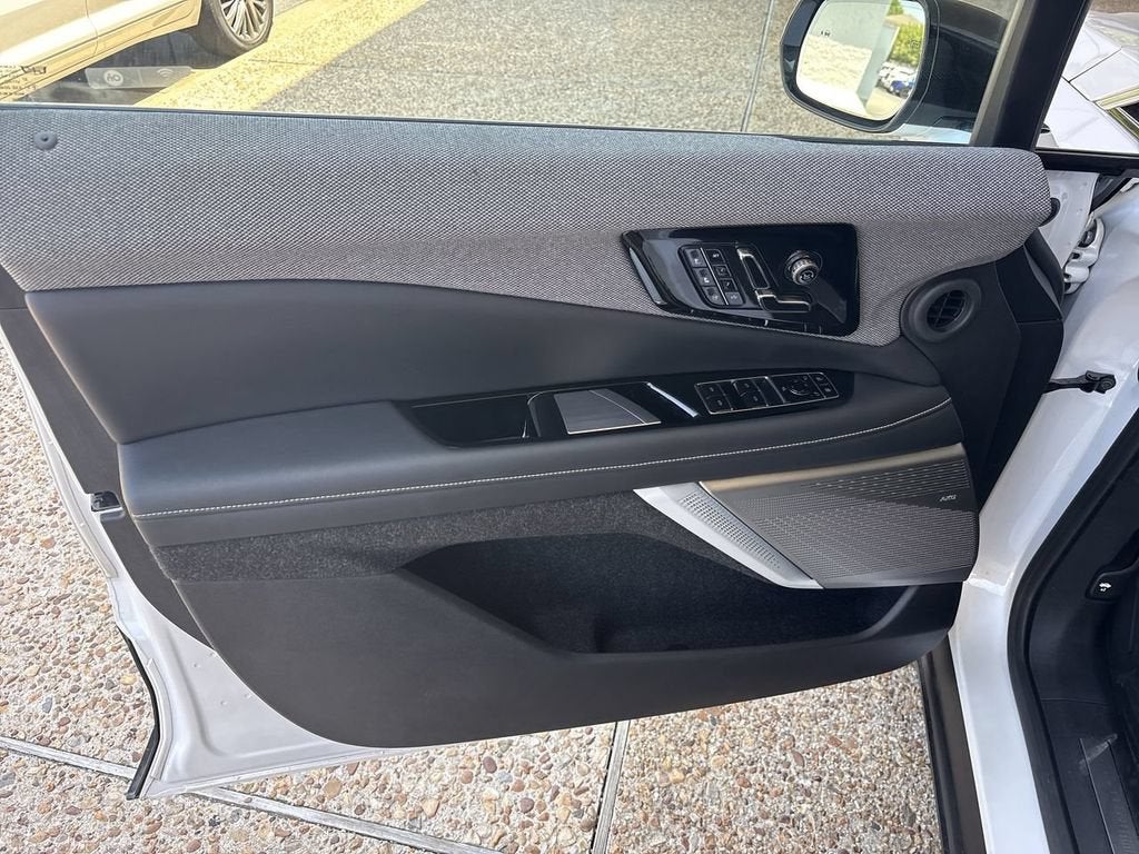 2025 Cadillac OPTIQ Luxury 2