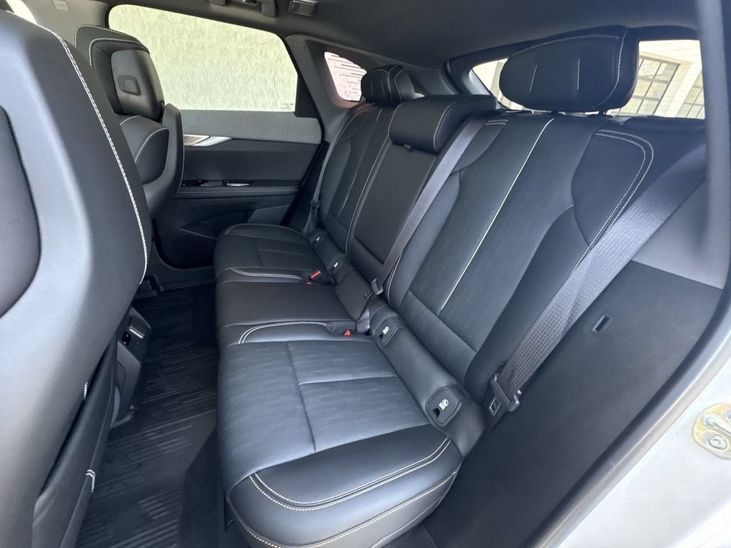 2025 Cadillac OPTIQ Luxury 2
