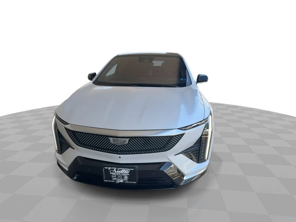 2025 Cadillac OPTIQ Luxury 2