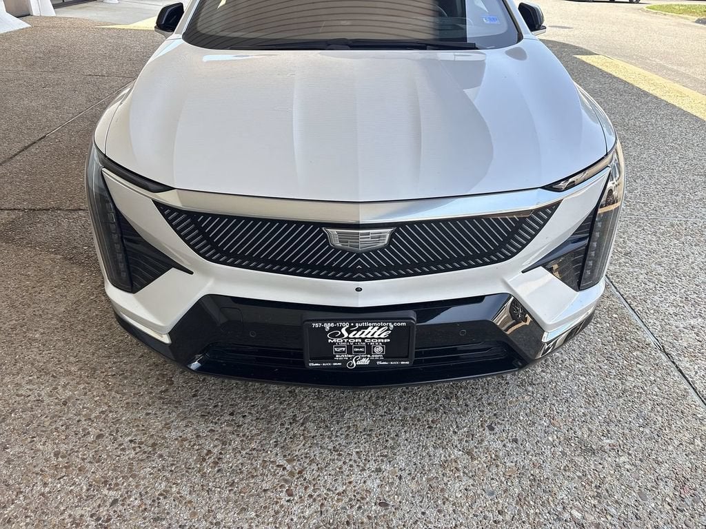 2025 Cadillac OPTIQ Luxury 2