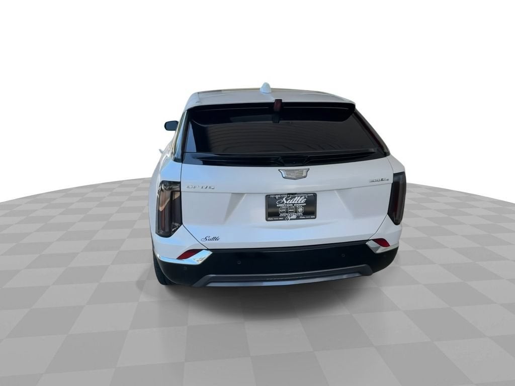 2025 Cadillac OPTIQ Luxury 2
