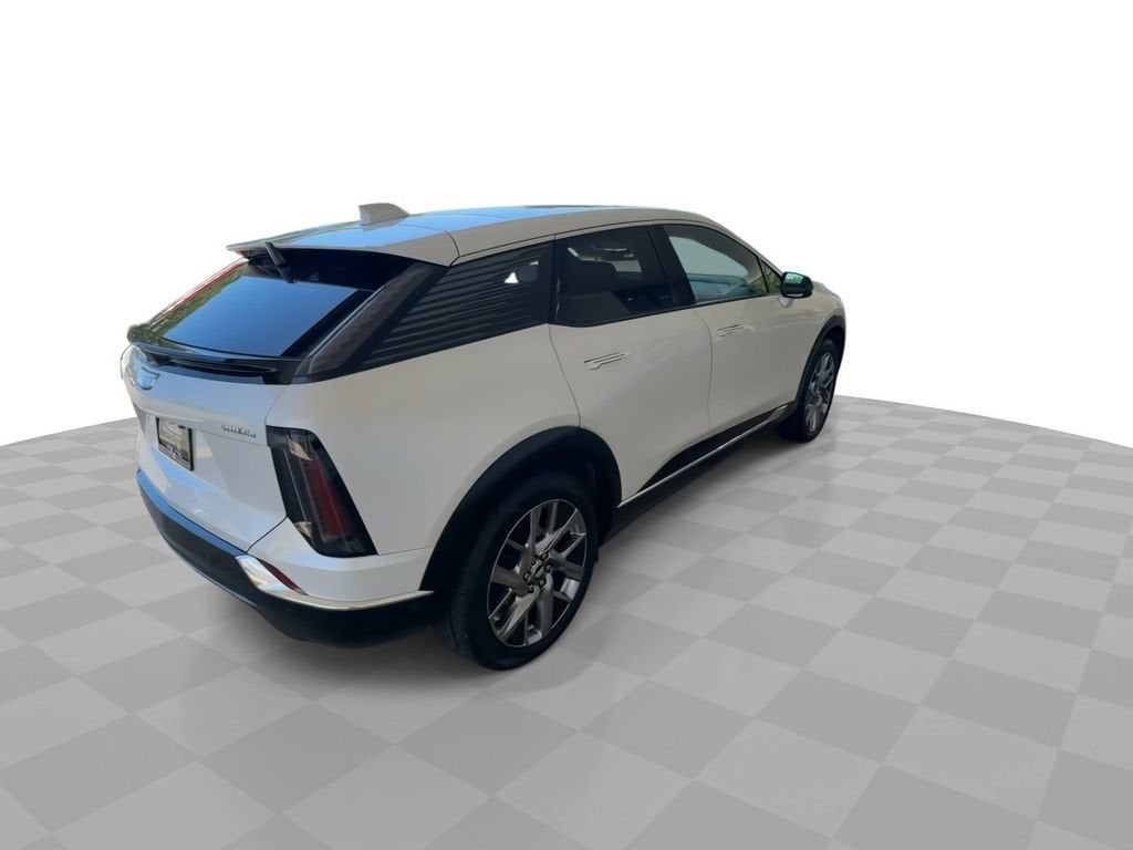 2025 Cadillac OPTIQ Luxury 2