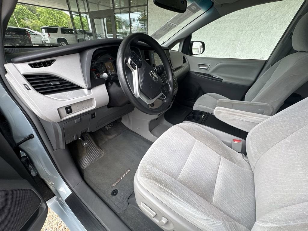 2015 Toyota Sienna LE AAS