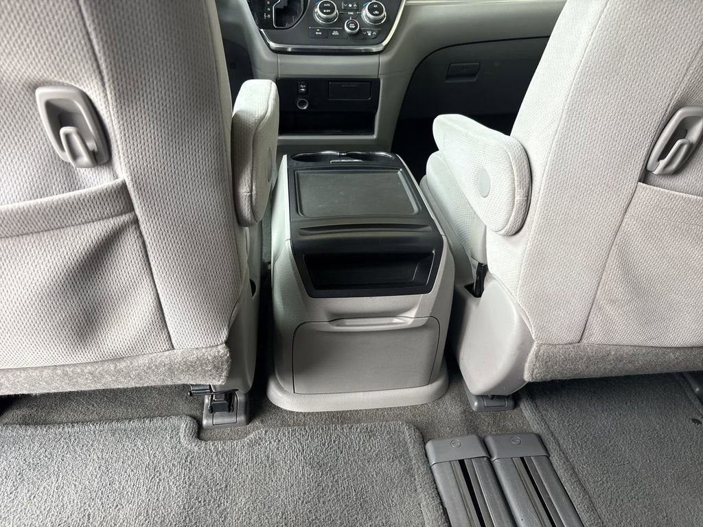 2015 Toyota Sienna LE AAS
